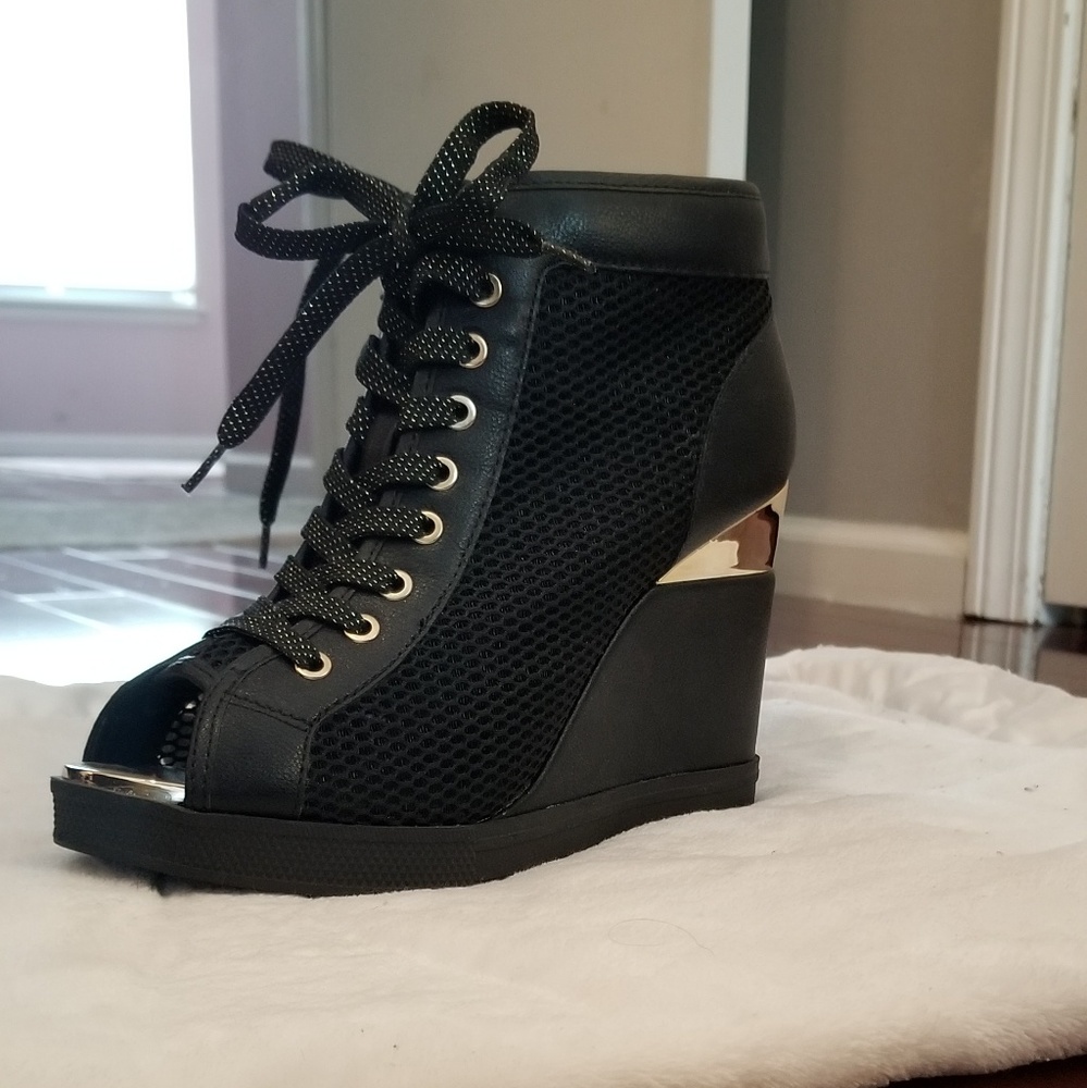 Peep toe mesh fishnet black gold lace up wedge